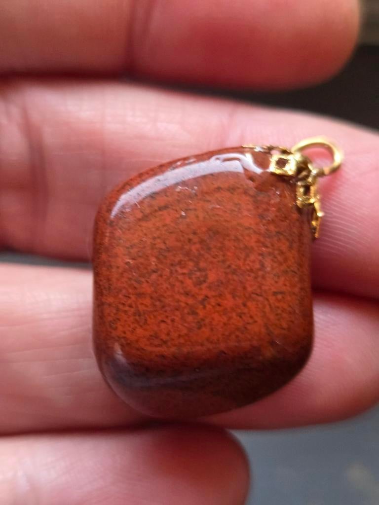 Mooie edelsteen hanger - Roodbruin, Sieraden, Tassen en Uiterlijk, Edelstenen, Ophalen of Verzenden, Zo goed als nieuw