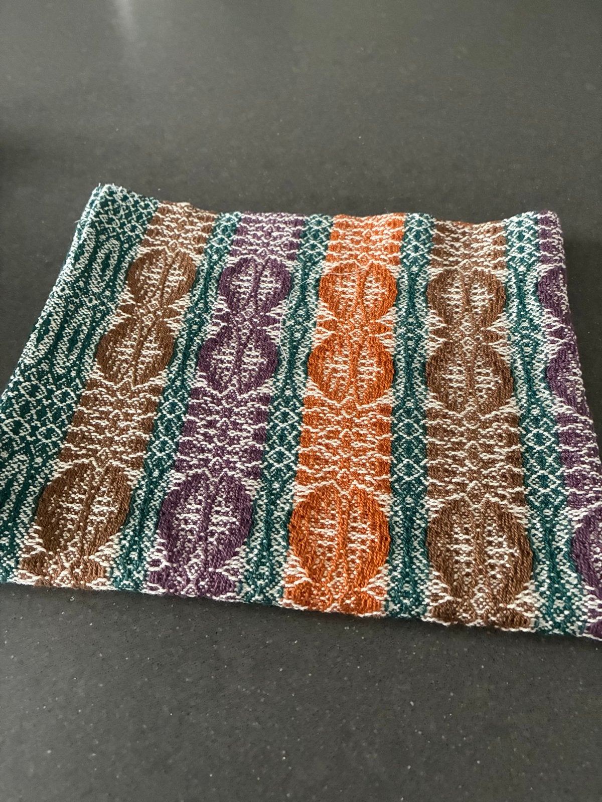 Kleurrijke handgeweven theedoek met mottenpatroon, Ophalen of Verzenden, Nieuw, Overige kleuren, Theedoek of Handdoek