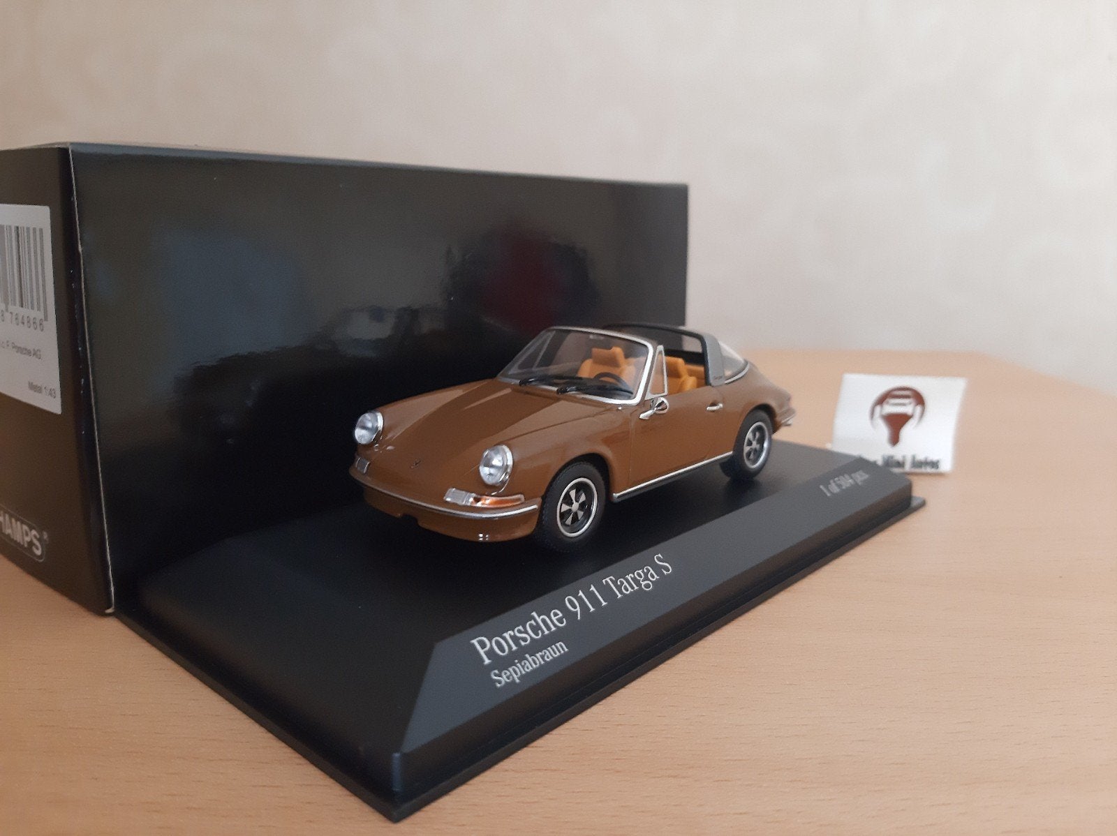 Porsche 911 Targa S in sepiabraun van Minichamps 1:43