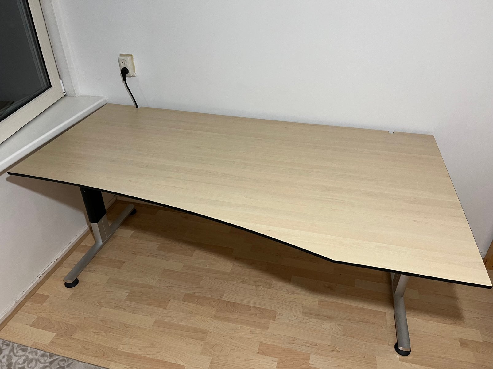 Bureau tafel - met stopcontact, Ophalen, Gebruikt, Spaanplaat of MDF, Computerbureau