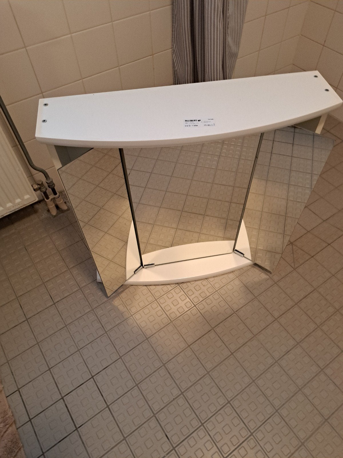Badkamerkast met spiegels op elke deurtje voor boven wasbak, Ophalen of Verzenden