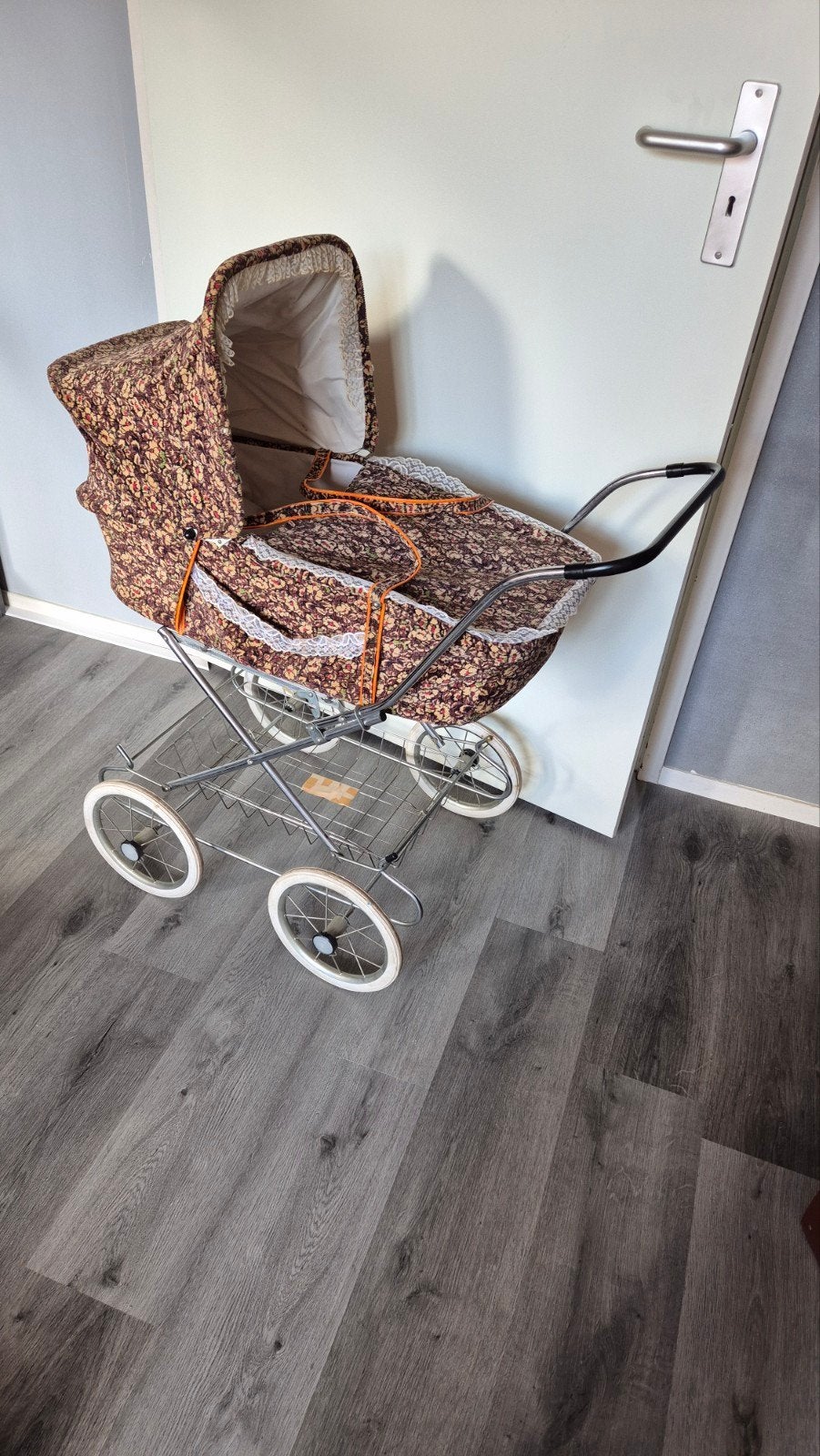 Vintage Poppenwagen met Bloemenprint - Retro Stijl, Kinderen en Baby's, Kinderwagens en Combinaties, Ophalen, Gebruikt, Kinderwagen