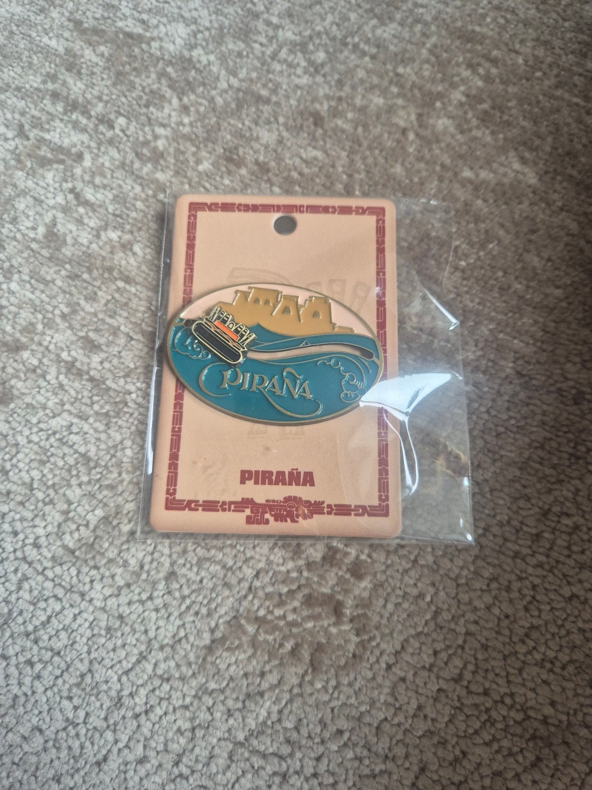 Efteling Pin Piraña, Ophalen of Verzenden, Zo goed als nieuw, Button of Speldje