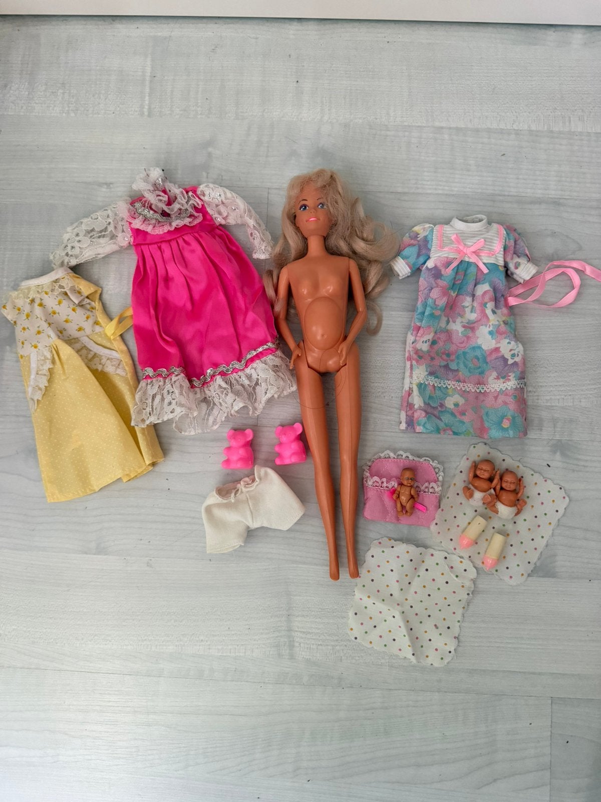 Zwangere barbie lucky met spulletjes, Ophalen of Verzenden, Barbie