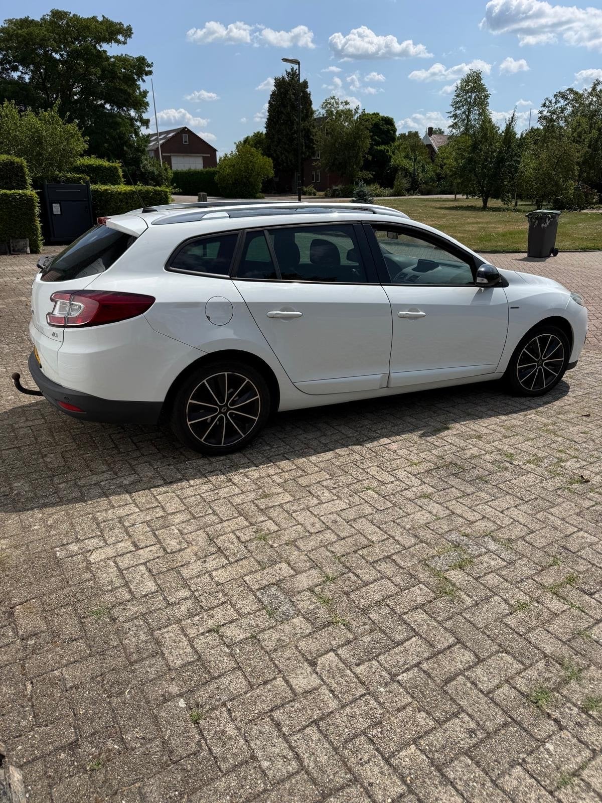 Renault Mégane 1.5 DCI Bose Estate 2012 Wit, Auto's, Voorwielaandrijving, 4 cilinders, 1283 kg, Wit