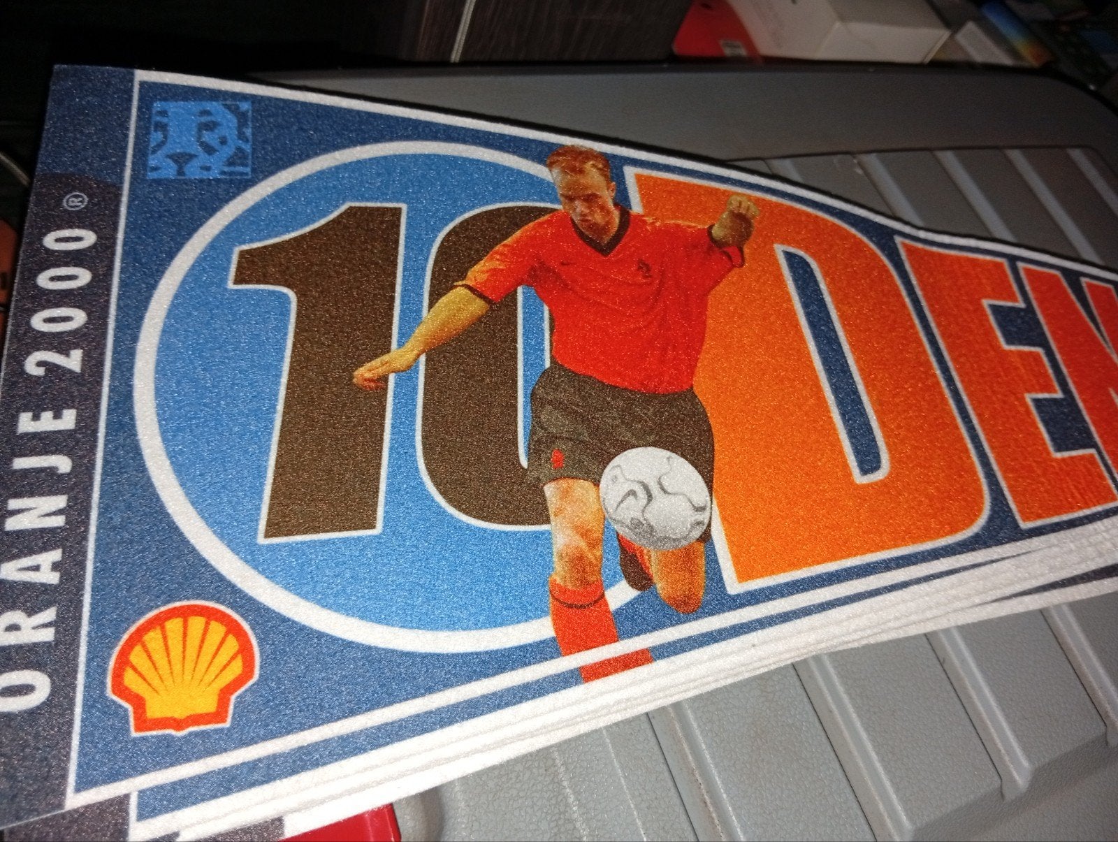 Oranje 2000 Dennis Bergkamp Vaantje, Verzamelen, Ophalen of Verzenden, Zo goed als nieuw, Overige sporten, Vaantje of Sjaal