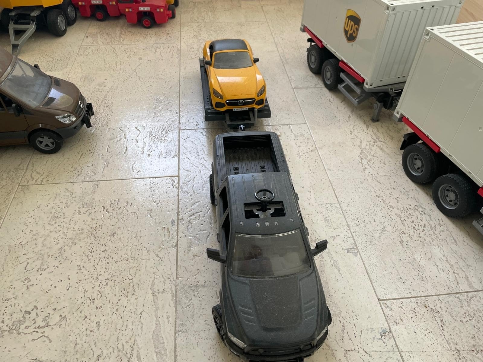 Bruder RAM 2500 Power Wagon met Mercedes-AMG GT, Ophalen, Gebruikt