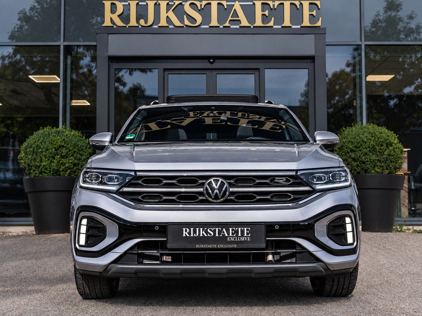 Volkswagen T-Roc 1.5 TSI R-Line|PANO|ACC|18''|STOELVW|APP, Auto's, Dealer onderhouden, Zwart, 4 cilinders, Bedrijf