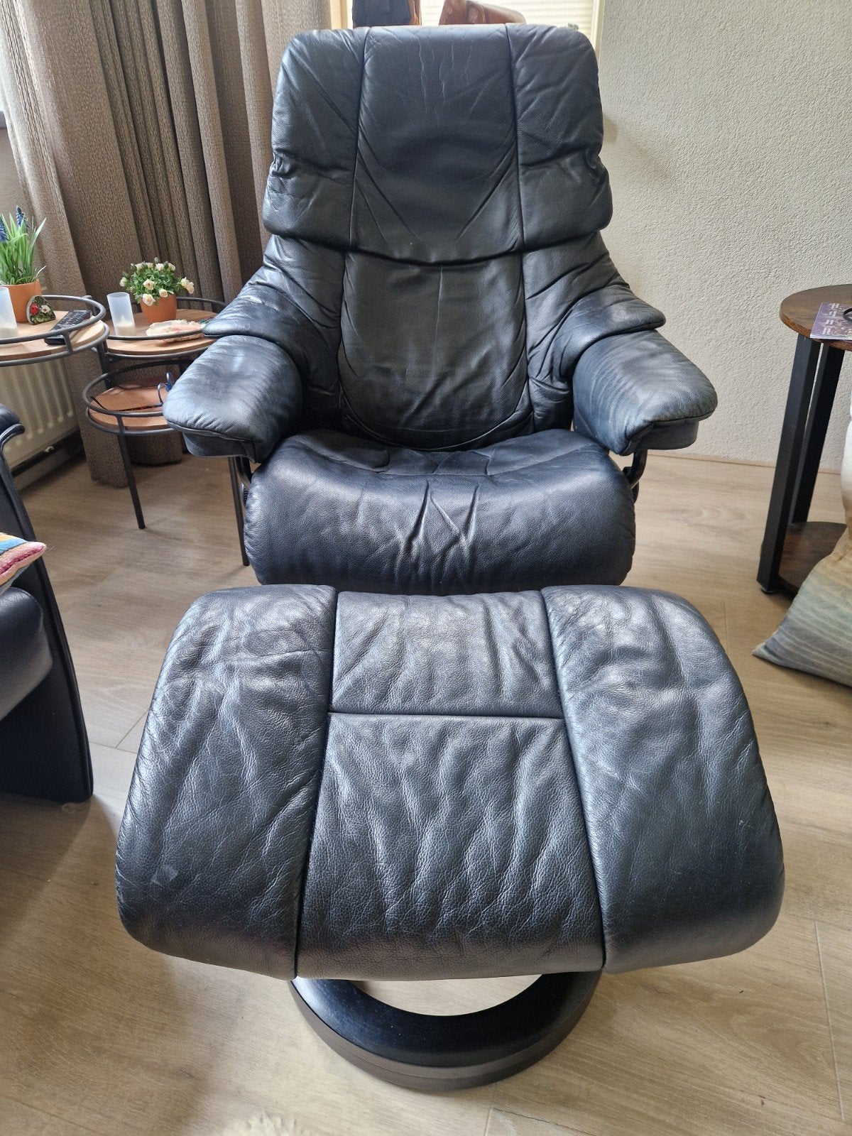 Zwarte Stressless stoel met hocker.  Maat M, Ophalen, Gebruikt, 50 tot 75 cm, Leer