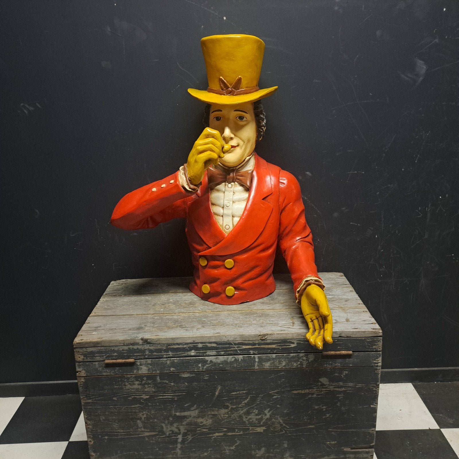 Johnnie Walker buste beeld, Ophalen, Gebruikt, Reclamebord
