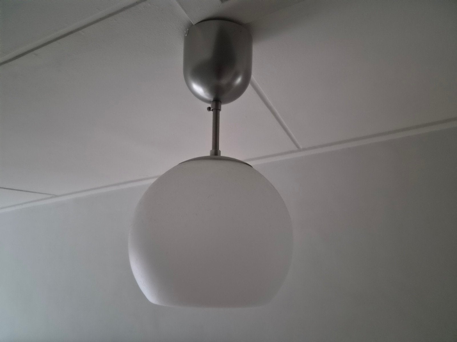 IKEA Minut Hanglamp (E27 fitting, melkglas en metaal), Gebruikt, Modern, Scandinavisch, Glas, E27 (groot)