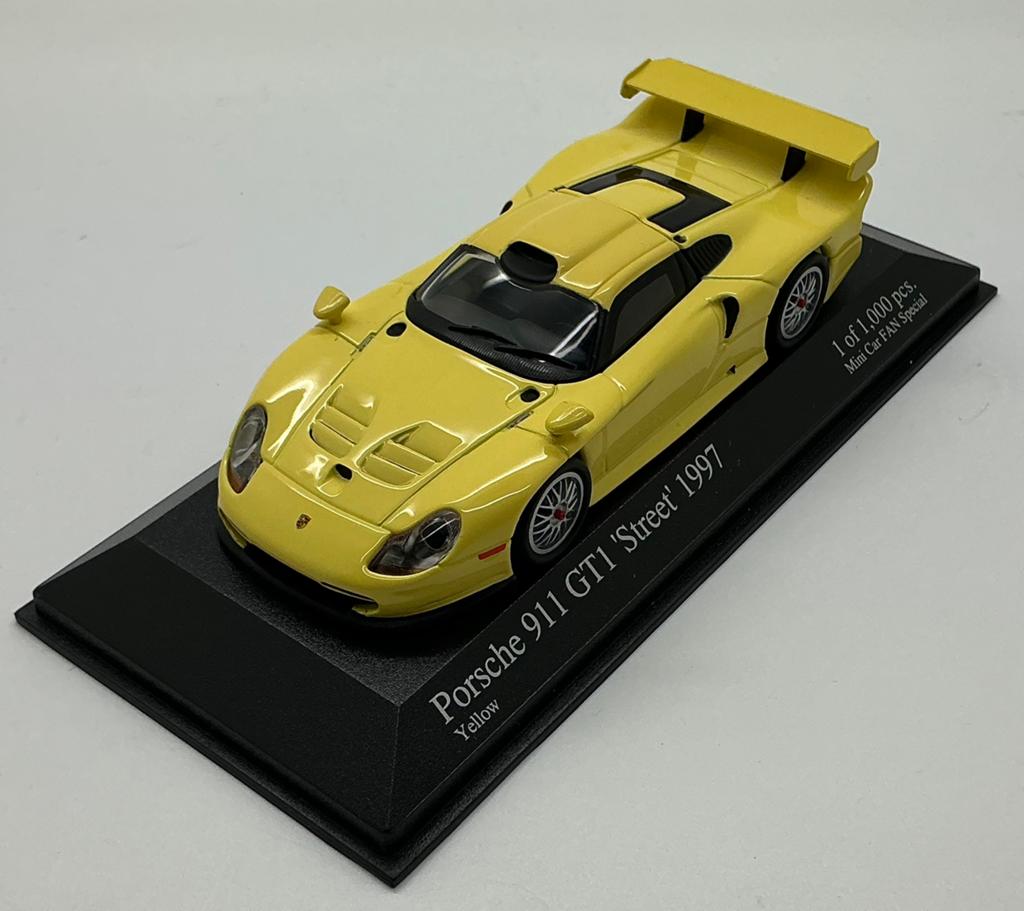 Minichamps Porsche 911 GT1 'Street' 1997 Geel 1:43, Ophalen of Verzenden, Zo goed als nieuw, Auto, MiniChamps