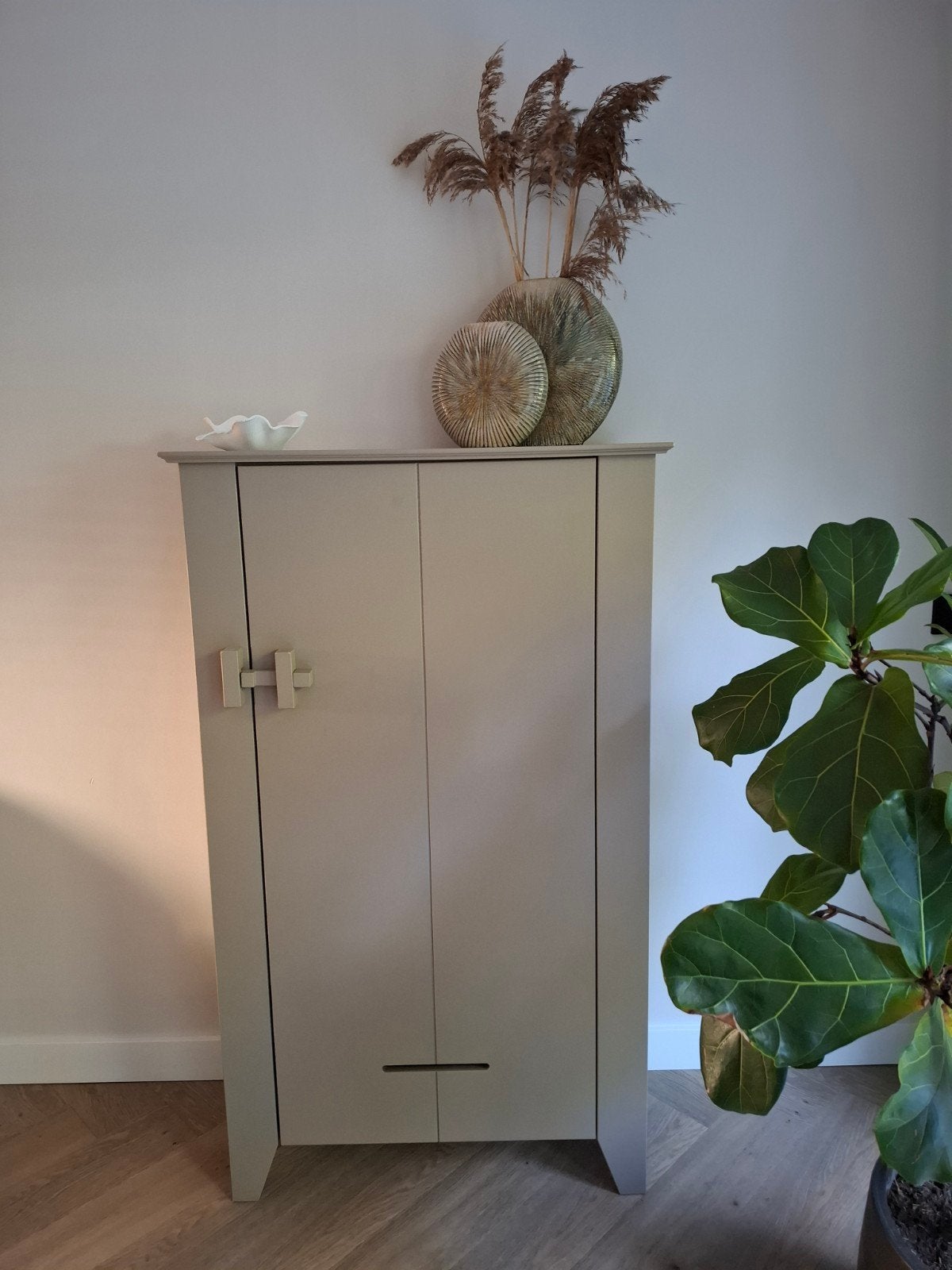 Beige boerenkast van WOOOD Gijs, Huis en Inrichting, Kasten | Kledingkasten, Ophalen, 100 tot 150 cm, 50 tot 100 cm, Modern