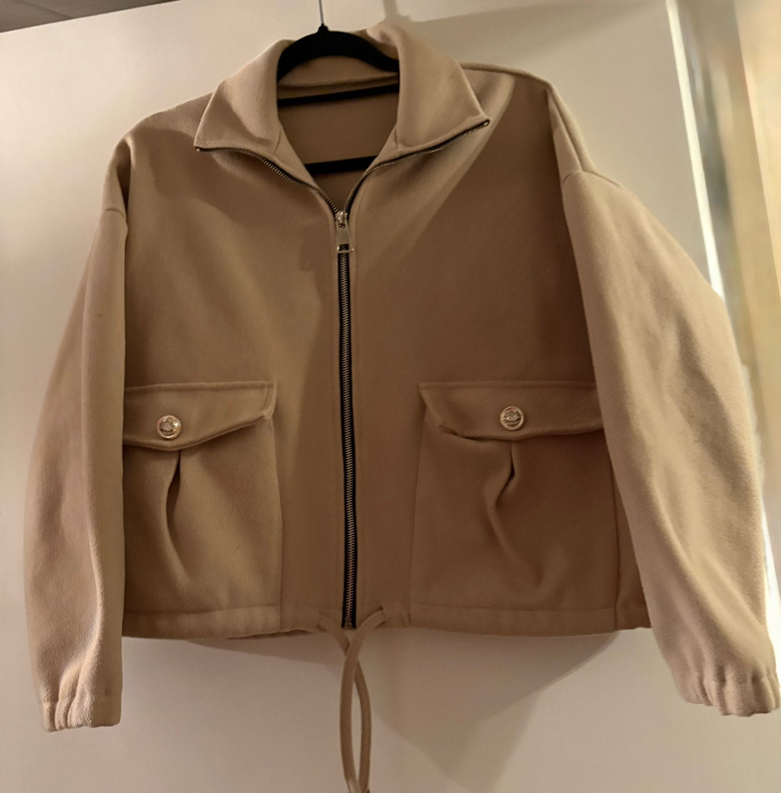 Kort jasje, Kleding | Dames, Ophalen of Verzenden, Zo goed als nieuw, Maat 42/44 (L), Beige
