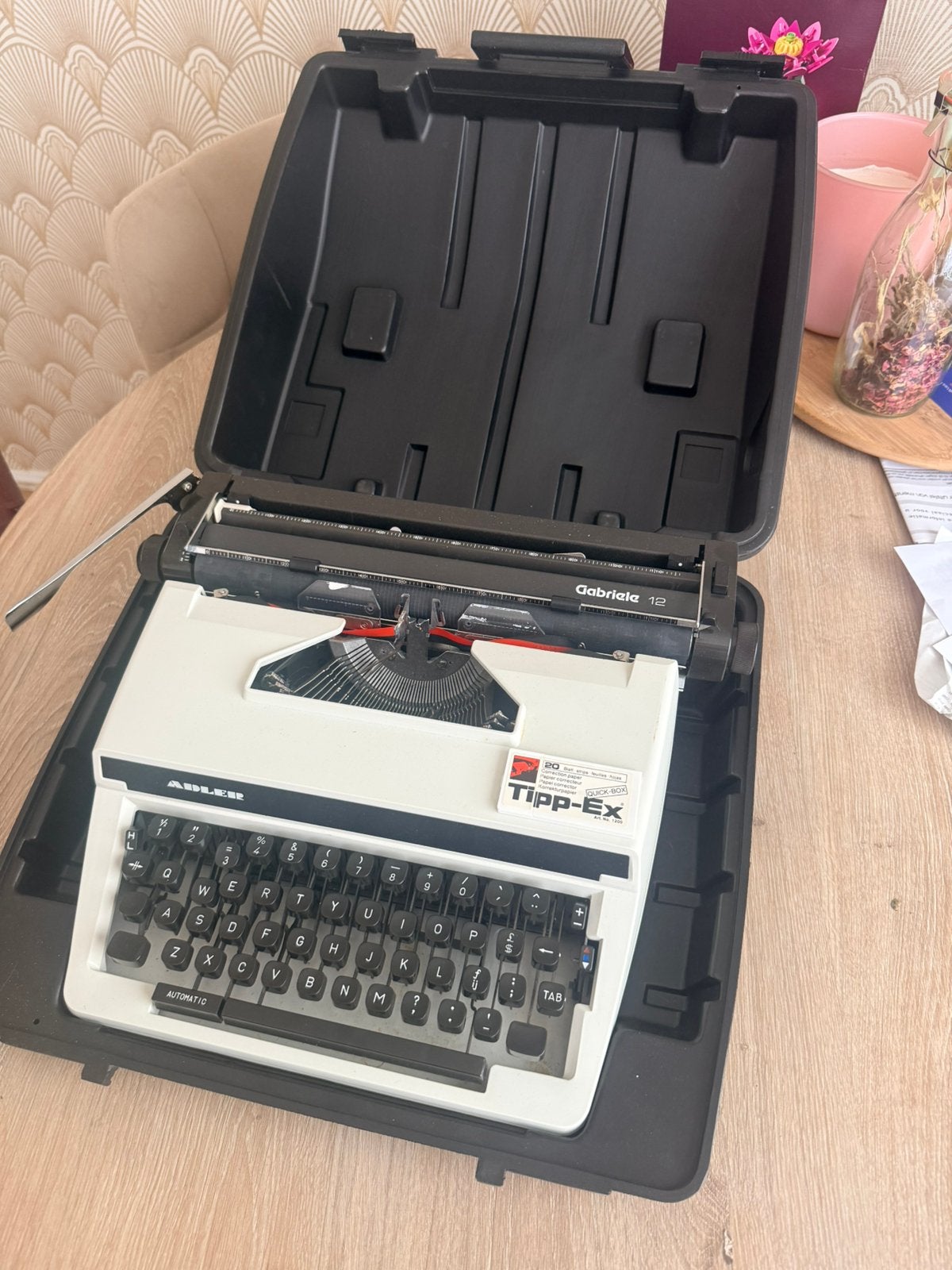 Adler Gabriele 12 typemachine  | Ongetest, Diversen, Typemachines, Ophalen of Verzenden, Zo goed als nieuw