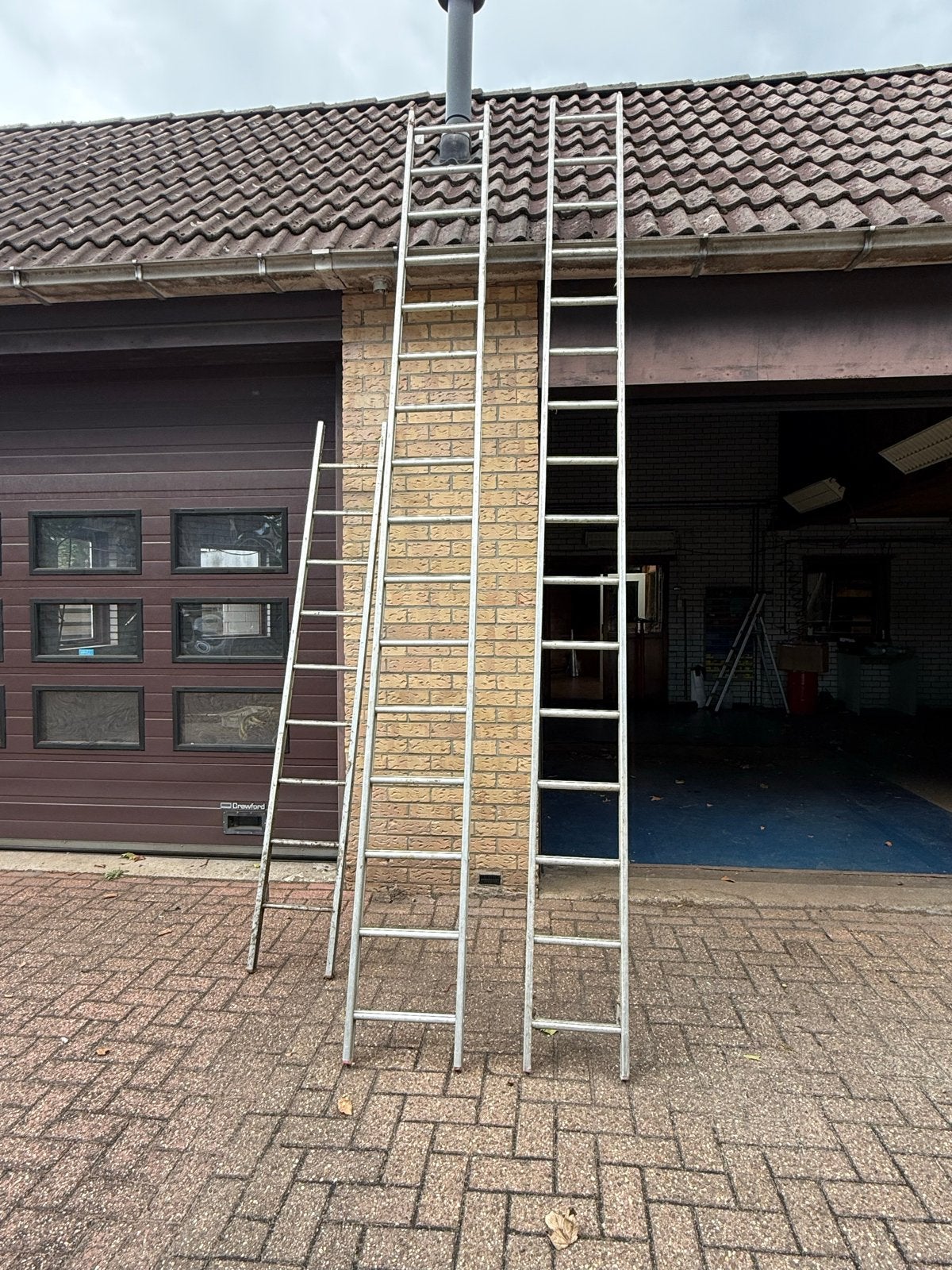 Drie aluminium ladders van verschillende lengtes, Gebruikt, Ophalen of Verzenden, Ladder, Opvouwbaar of Inschuifbaar
