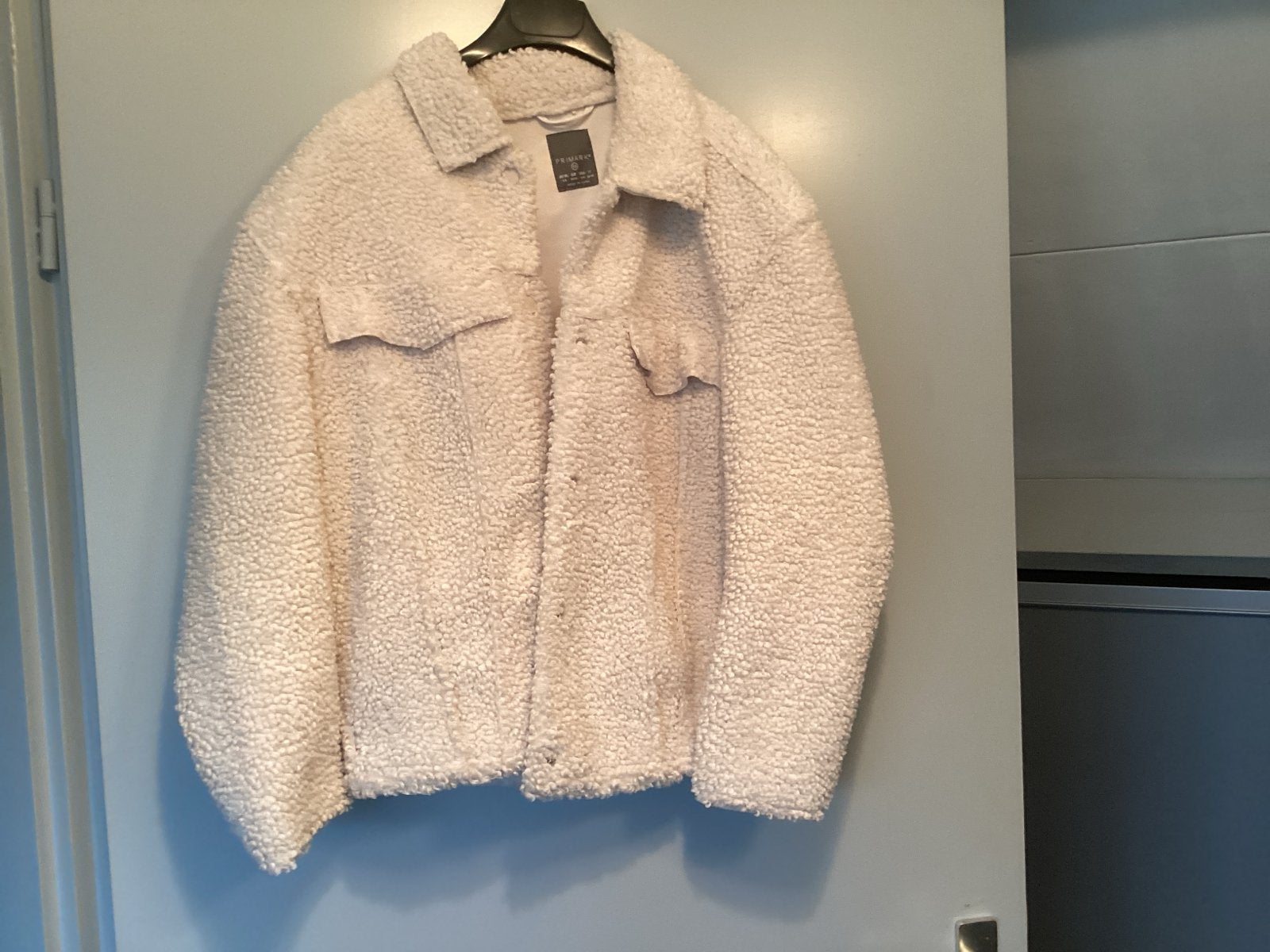 Crèmekleurig teddy jack van Primark, maat M, Ophalen of Verzenden, Zo goed als nieuw, Maat 38/40 (M), Beige