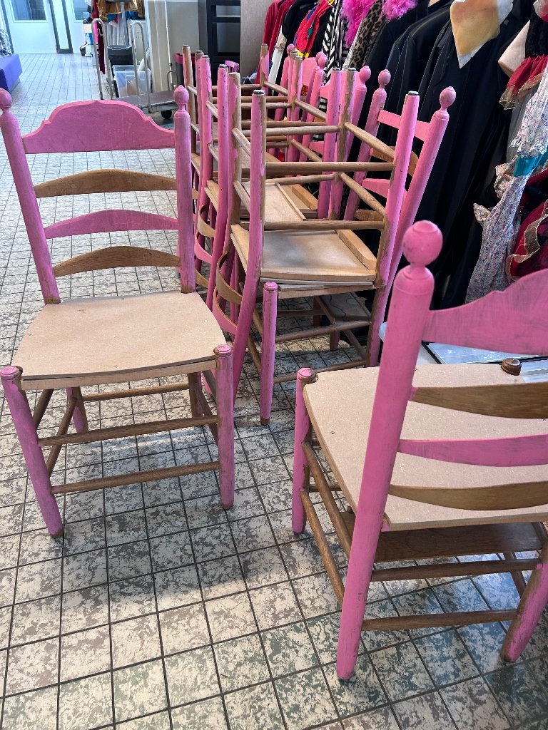 Set oude kerkstoelen gebruikt voor theaterproductie, Ophalen, Gebruikt, Bruin, Oude kerkstoel