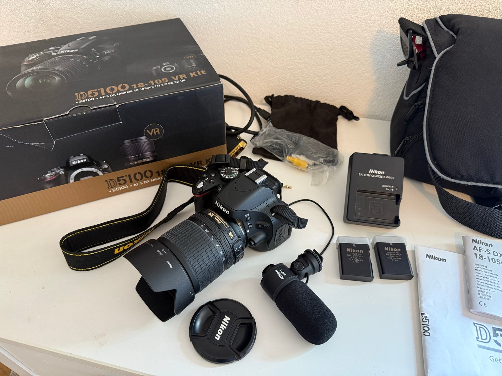 Nikon D5100 kit met 18-105 VR lens, extra accu en ME-1 micro, Gebruikt, Spiegelreflex, Beeldstabilisatie, Ophalen of Verzenden