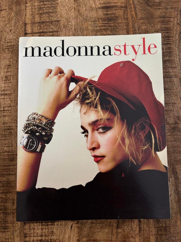 Madonna Style Boek, Ophalen of Verzenden, Zo goed als nieuw, Artiest