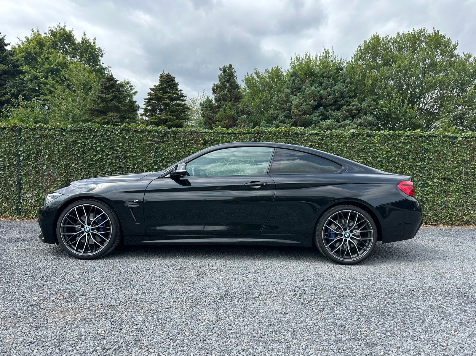 BMW 4-Serie 418i 136pk Aut 2019 Zwart PANO | HUD, Auto's, 4-Serie, 4 stoelen, Zwart, Origineel Nederlands