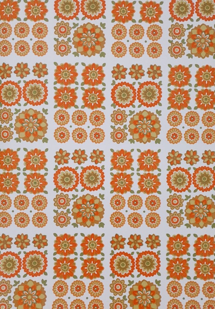 13617 Vintage bloemen behang oranje en groen op wit swiet, Ophalen of Verzenden, Oranje
