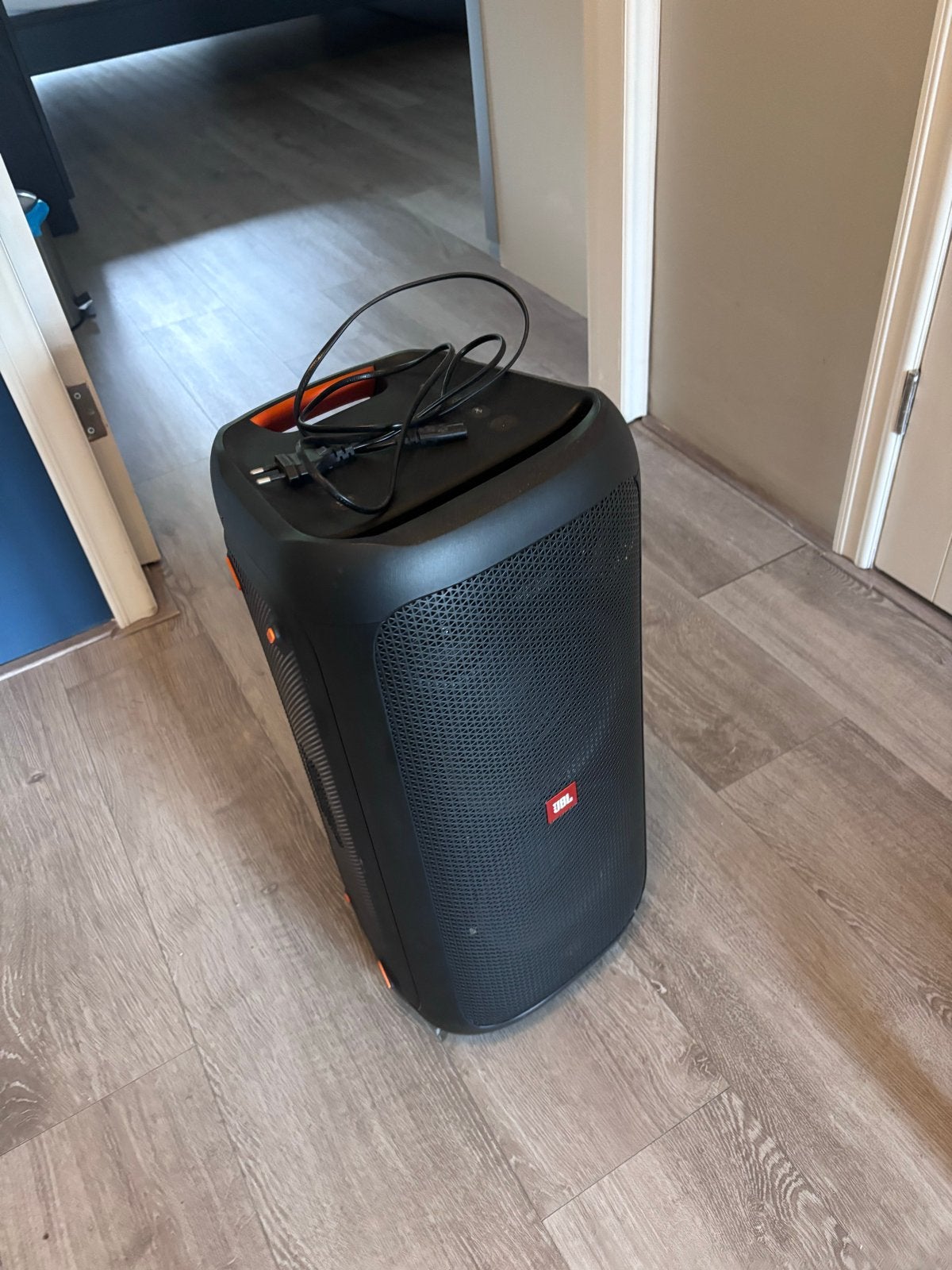 JBL PartyBox 100 – zeer goede staat + stroomkabel, Gebruikt, JBL, Party speaker, Bluetooth