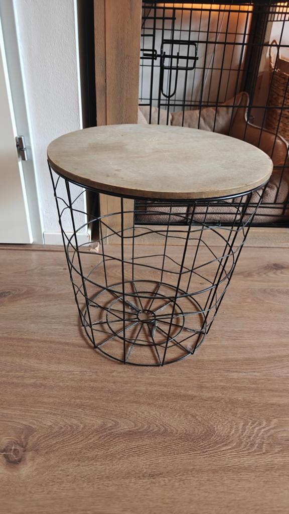 Leuk tafeltje met opbergmand, Huis en Inrichting, Tafels | Bijzettafels, Ophalen, Rond, Minder dan 55 cm