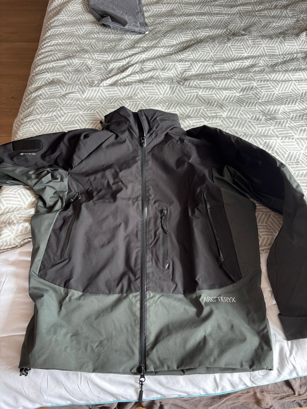 Arcteryx jas groen met zwart maat S met capuchon, Ophalen of Verzenden, Zo goed als nieuw