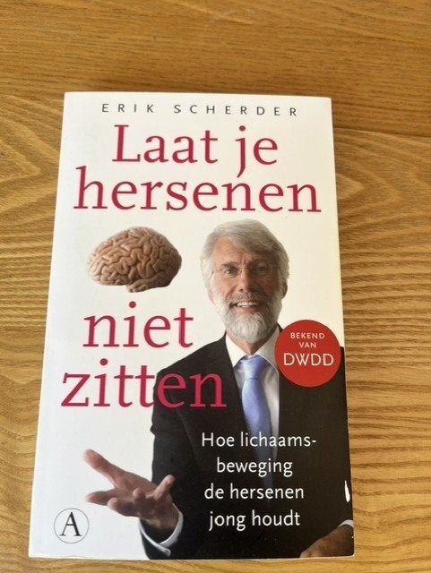 Boek laat je hersenen niet zitten, Ophalen of Verzenden, Zo goed als nieuw