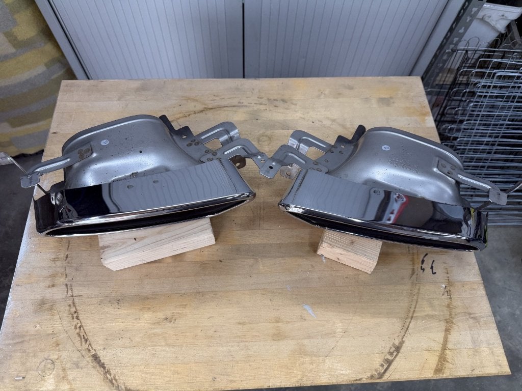 Te Koop Volvo v60 (2019+) uitlaat sierstukken (origineel), Auto-onderdelen, Ophalen of Verzenden, Nieuw, Volvo