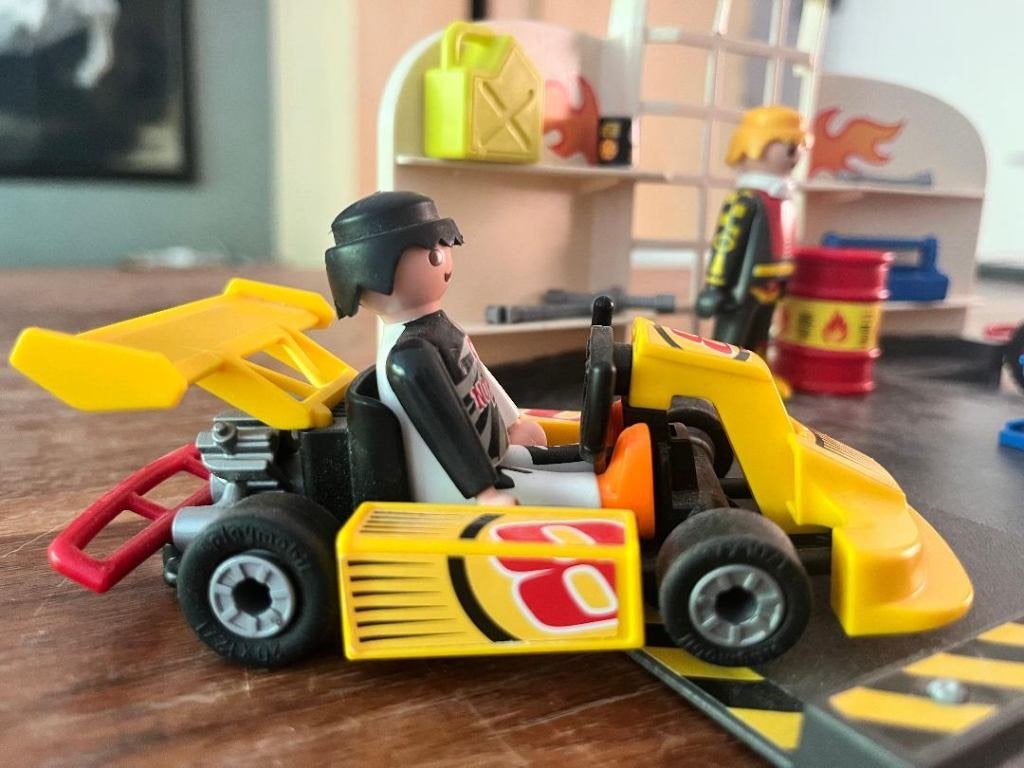 race garage met twee auto's en drie coureurs, Kinderen en Baby's, Speelgoed | Playmobil, Ophalen, Gebruikt, Losse onderdelen, Overige typen