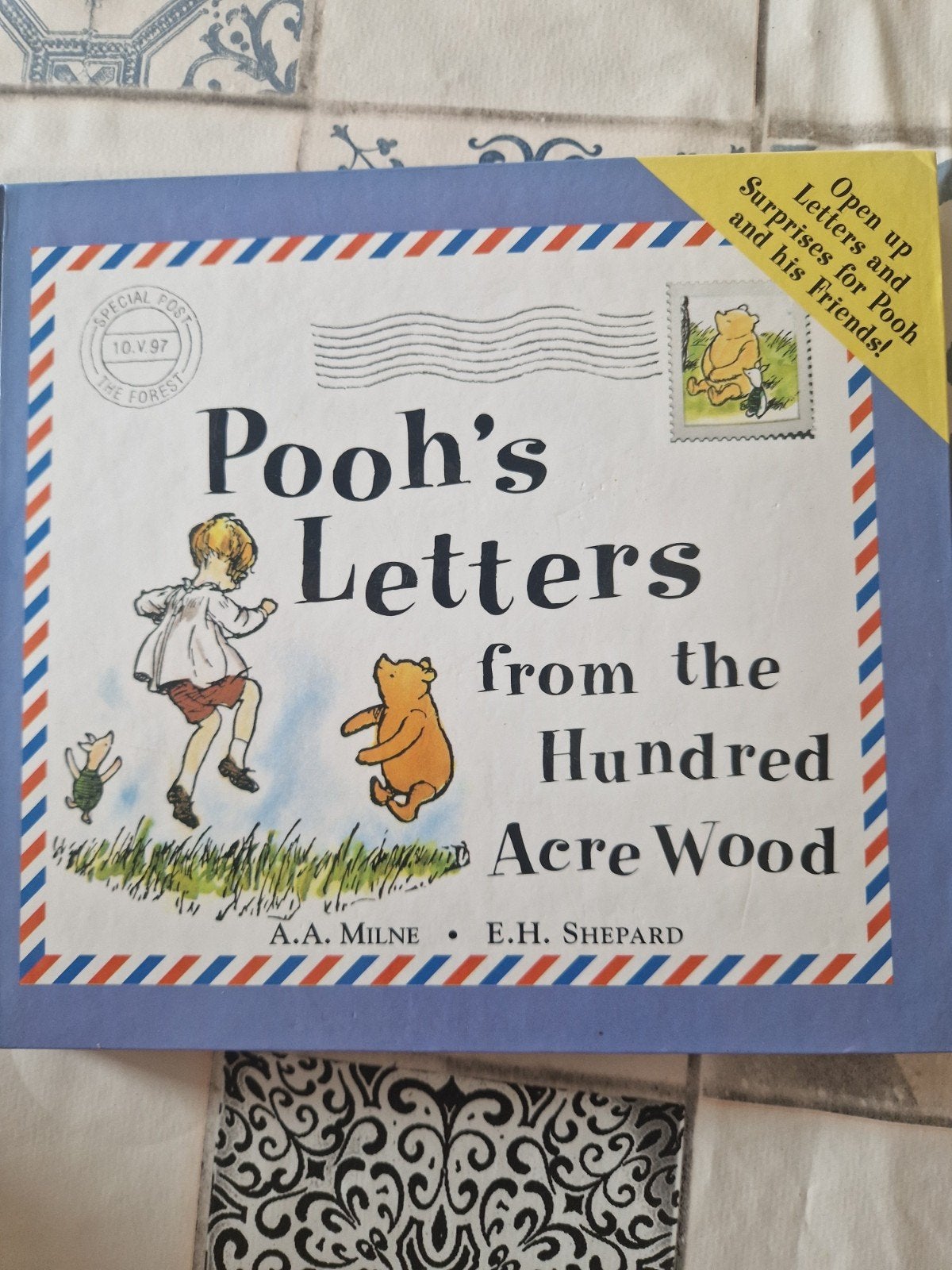 Pooh's Letters from the Hundred Acre Wood - Interactief boek, A.A. Milne • E.H. Shepard, 3 tot 4 jaar, Ophalen of Verzenden, Zo goed als nieuw