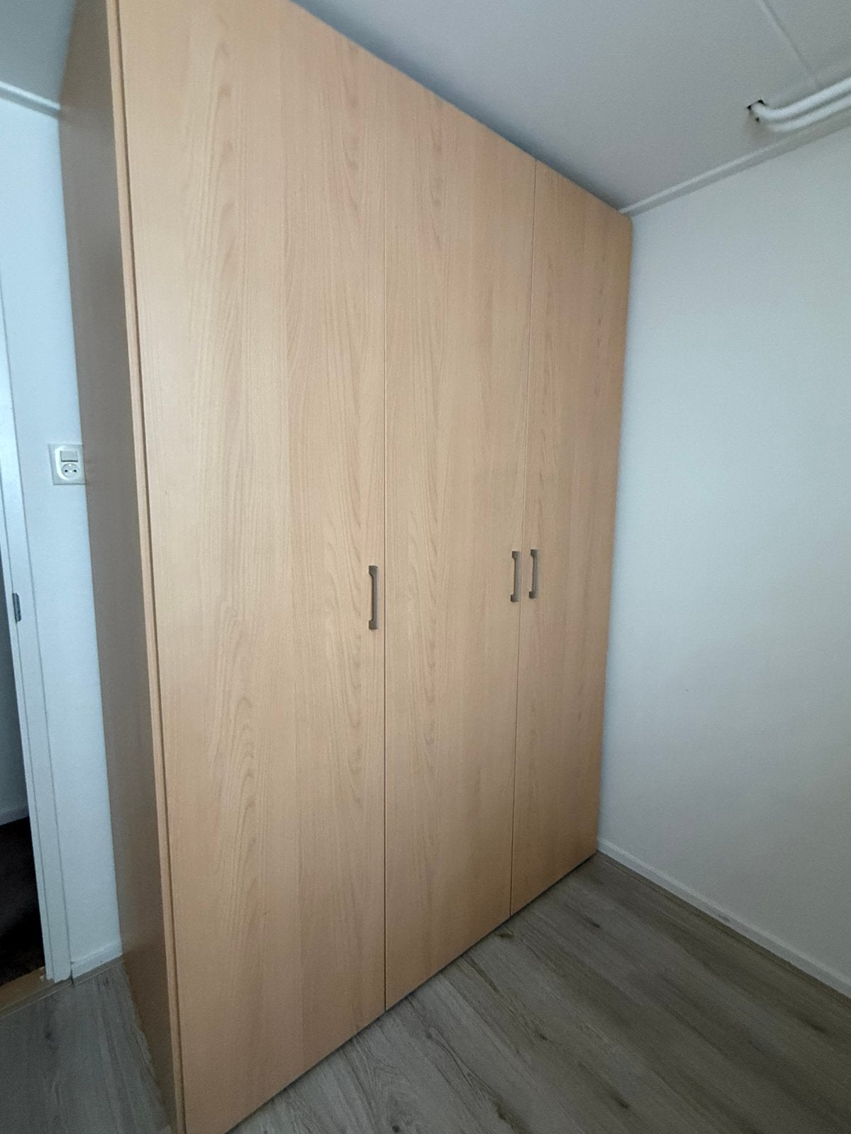 Kledingkast Nova Linia met lades en hangruimte, Ophalen, Gebruikt, 100 tot 150 cm, 200 cm of meer