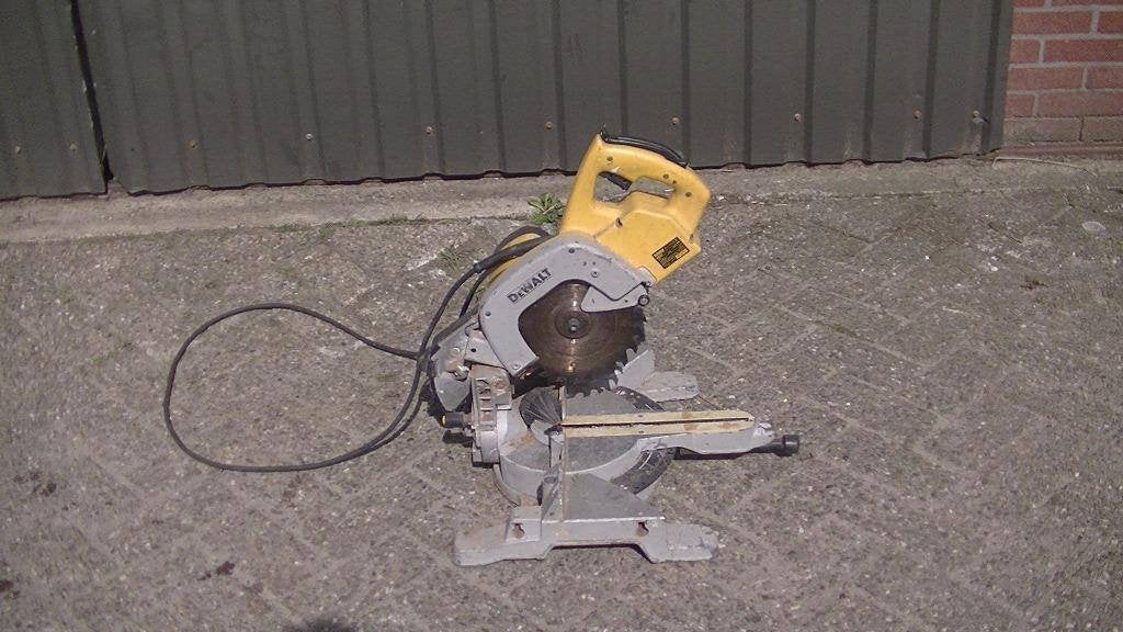 💥De walt zaagmachine / zaag / zagen 💥, Ophalen, Gebruikt, Afkortzaag, 30 tot 70 mm