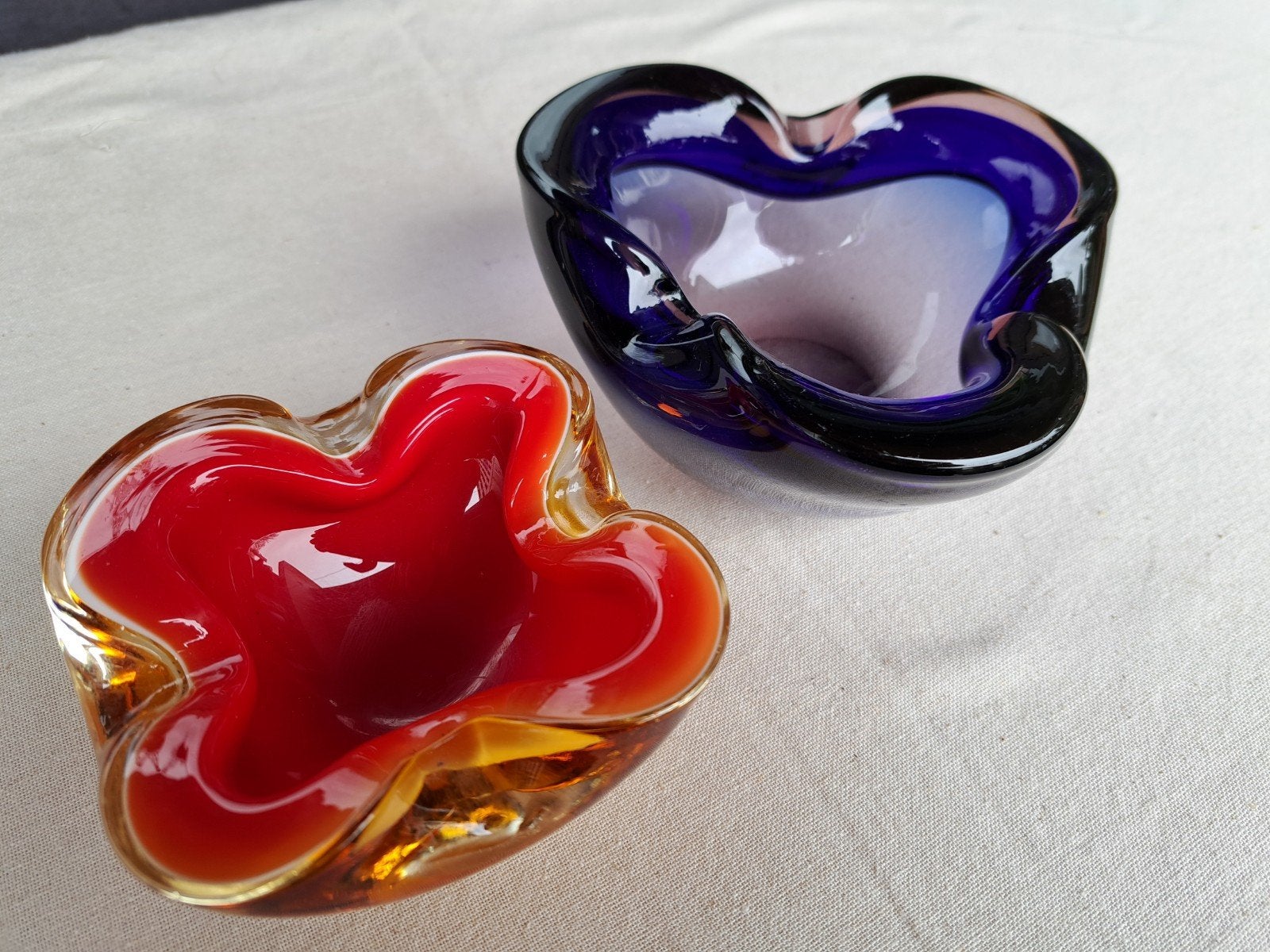 Vintage blau en rood kleine asbak, schaal, murano dik glaz, Ophalen, Zo goed als nieuw, Rood, Overige materialen