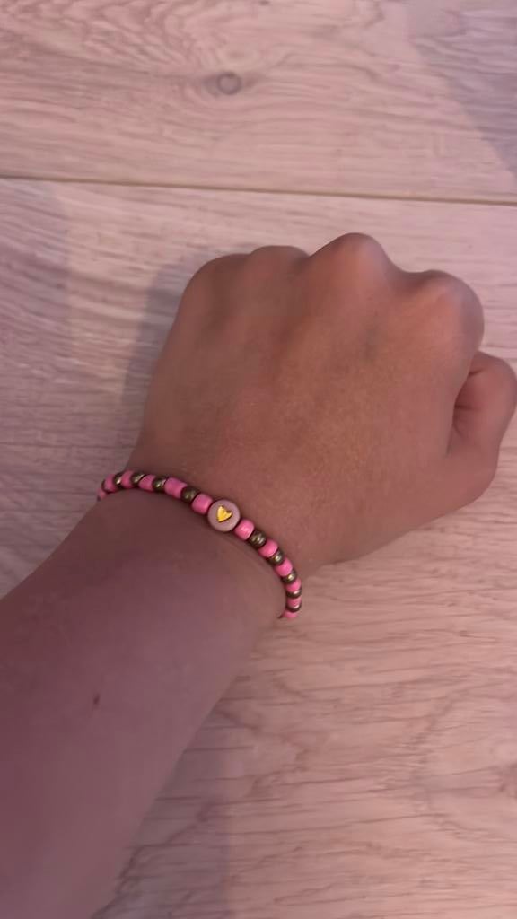 Armbandje, Ophalen of Verzenden, Zo goed als nieuw, Roze