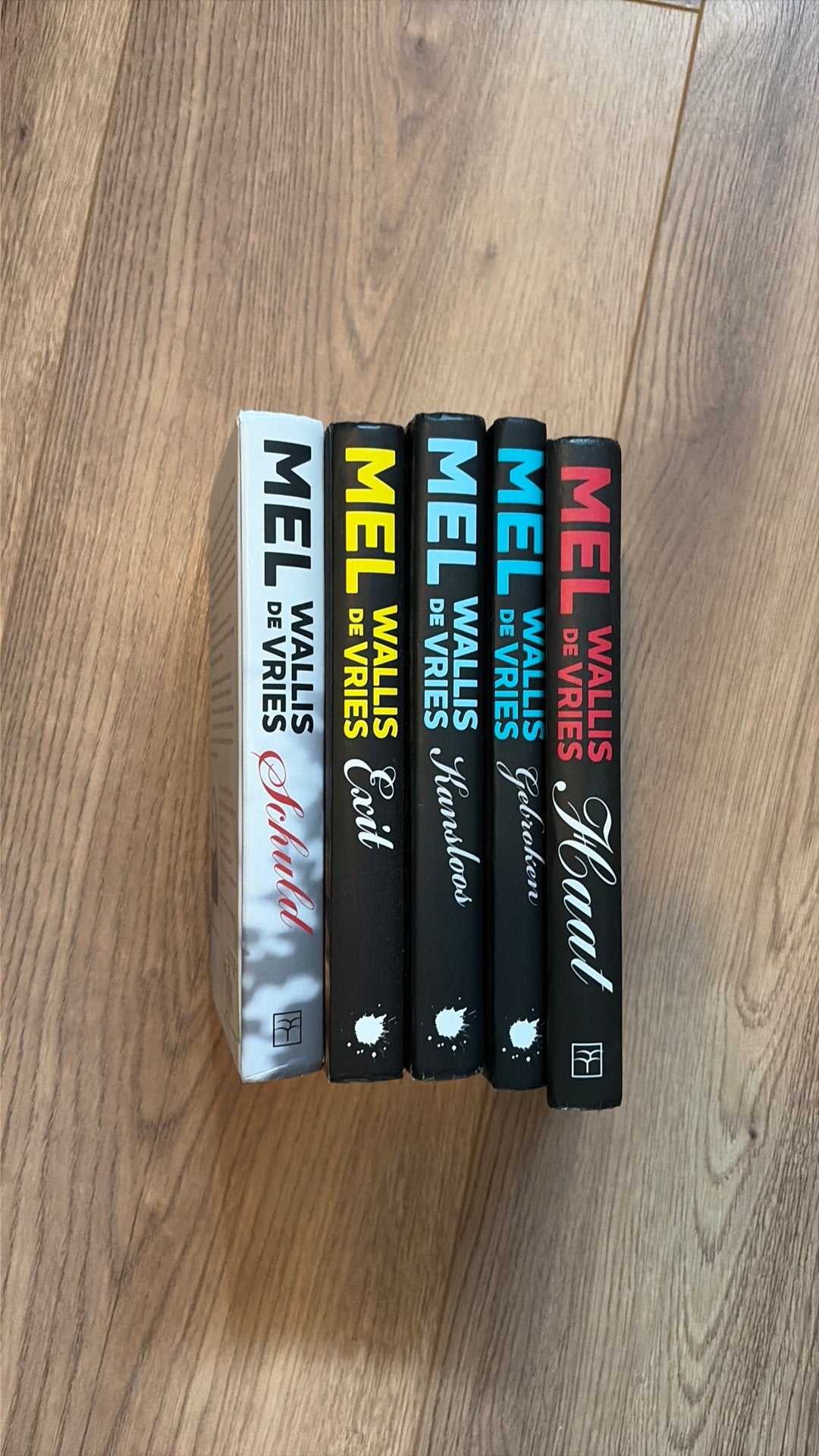 Boeken Mel Wallis de Vries, Ophalen, Zo goed als nieuw
