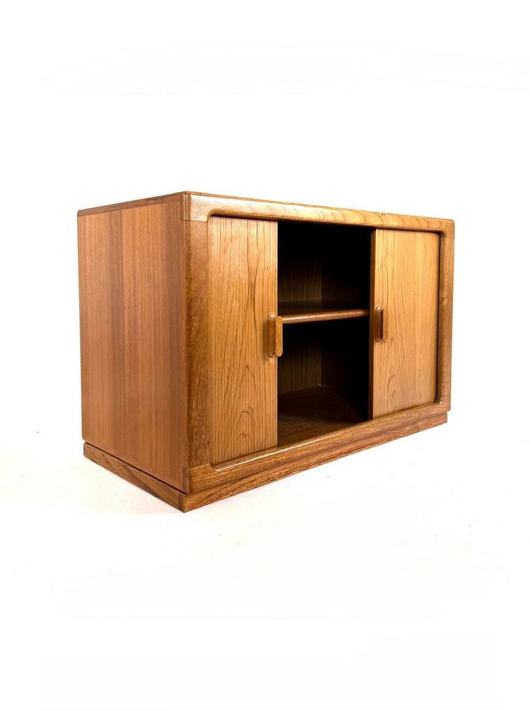 Vintage teakhouten TV-kast, Dyrlund ‘80, Vintage retro buisframe design rotan webbing papercord deens, Teakhout, Zo goed als nieuw