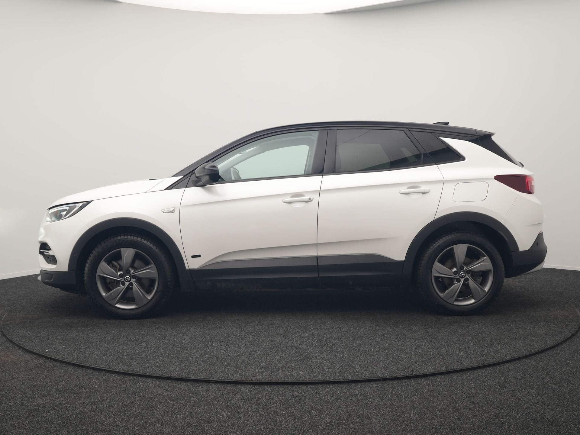 Opel Grandland X 1.6 Turbo Hybrid Elegance PHEV 225pk Dealer, Auto's, Opel, Zwart, 4 cilinders, Wit, Plug-in hybride