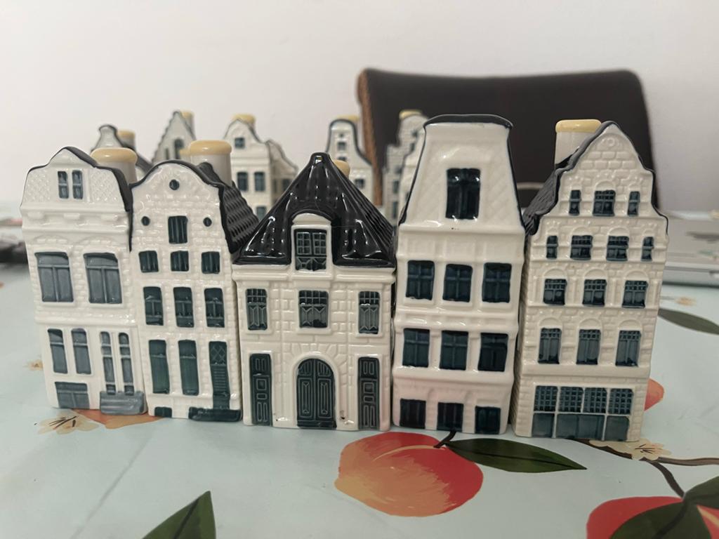 Klm huisjes - Nummers 41, 61, 64 , 60 , 71, Ophalen of Verzenden, Zo goed als nieuw, 41 t/m 60, Gevuld