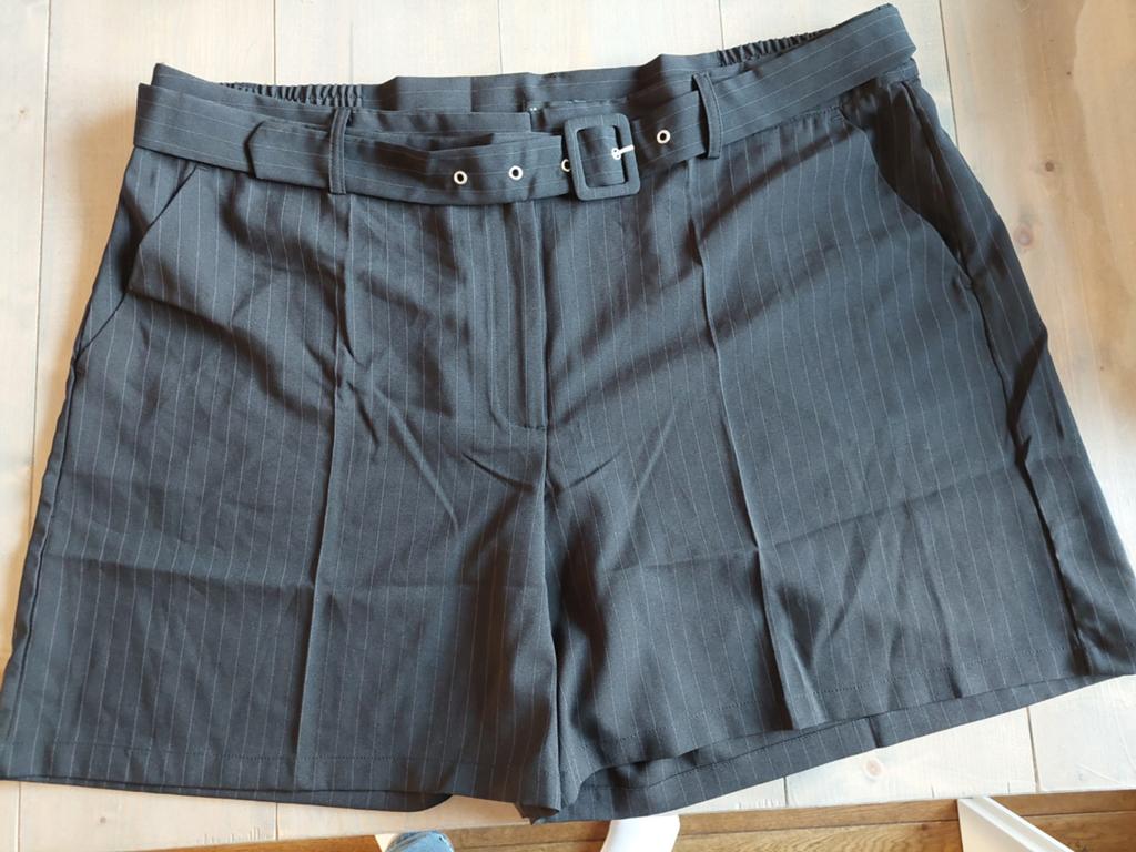Krijtstreep short maat 50-52 nieuw ms mode, Zwart, Nieuw, Ophalen of Verzenden, MS Mode