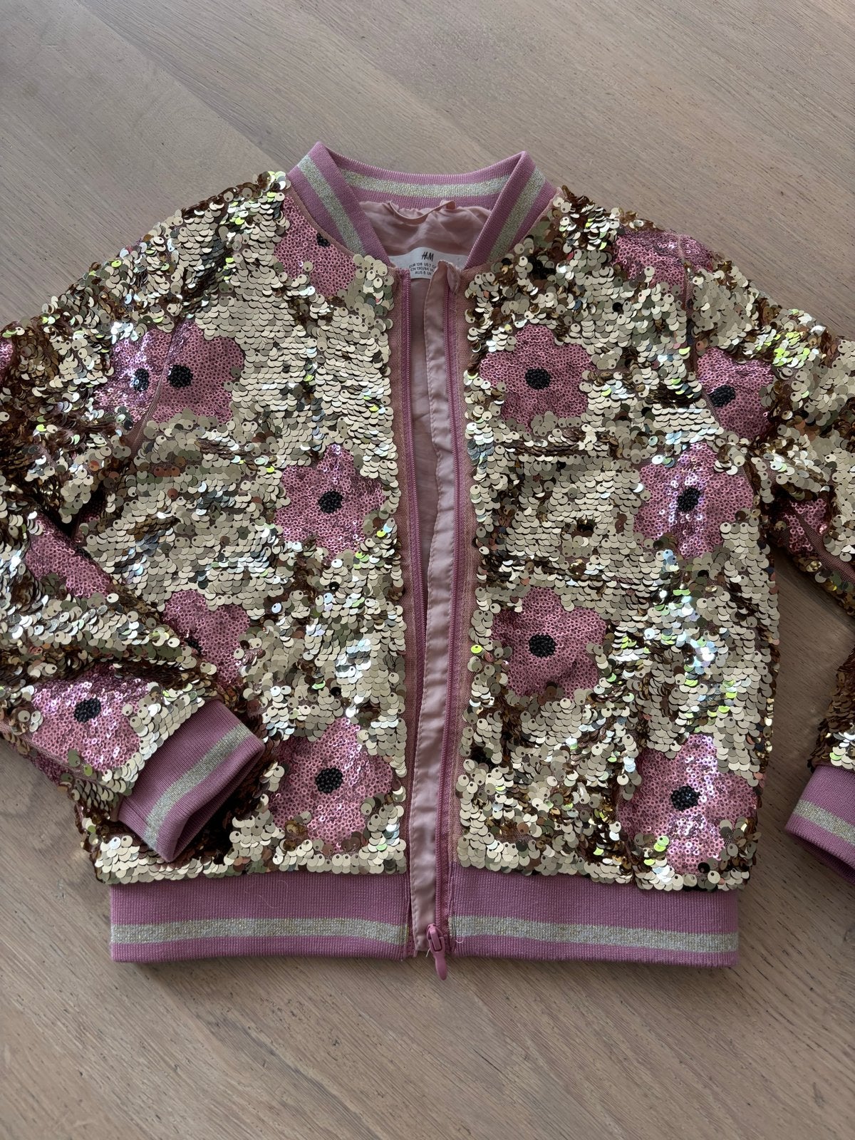H&M Bomberjack met pailletten Maat 128 ZGAN, Kinderen en Baby's, Ophalen of Verzenden, Zo goed als nieuw, Meisje, Jas