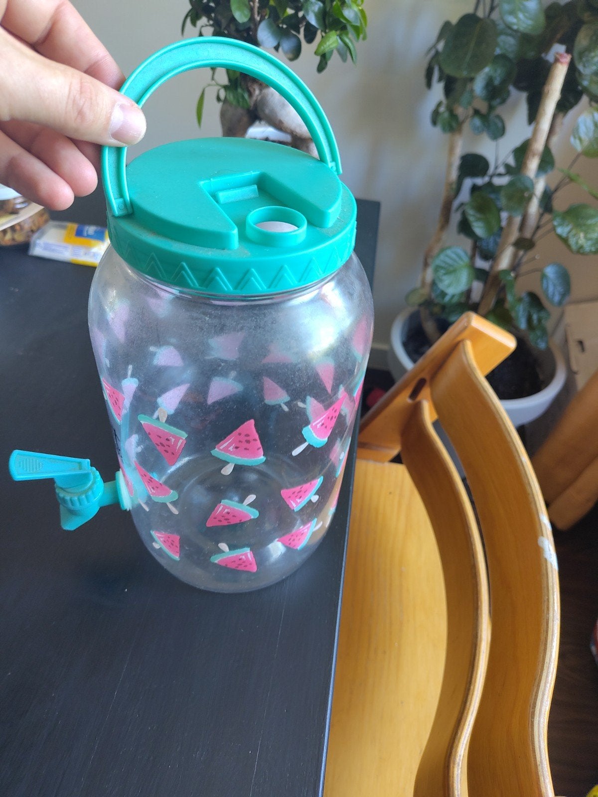 Gratis limonade dispenser met kraantje, Ophalen