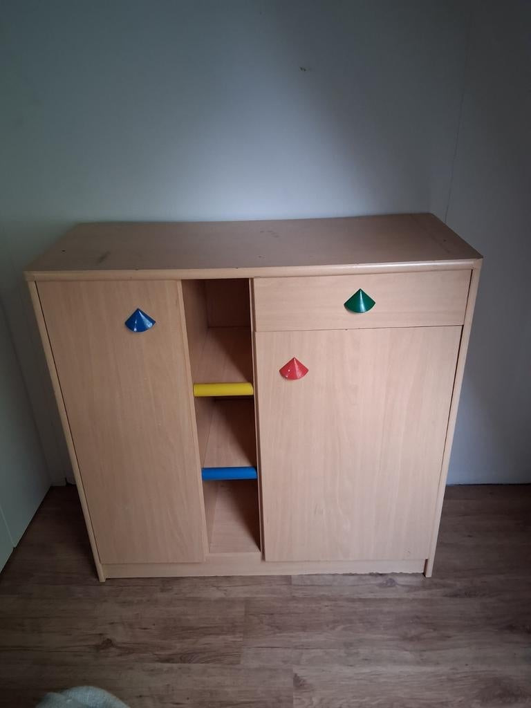 Kinderkast, Kinderen en Baby's, Kinderkamer | Commodes en Kasten, Ophalen of Verzenden, Zo goed als nieuw, 50 tot 70 cm, 105 cm of meer