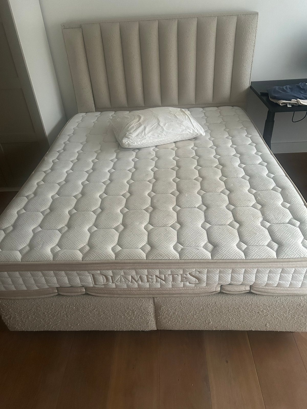 200 x 160 cm tweepersoonsbed met matras, Ophalen, Gebruikt, Beige, Tweepersoons