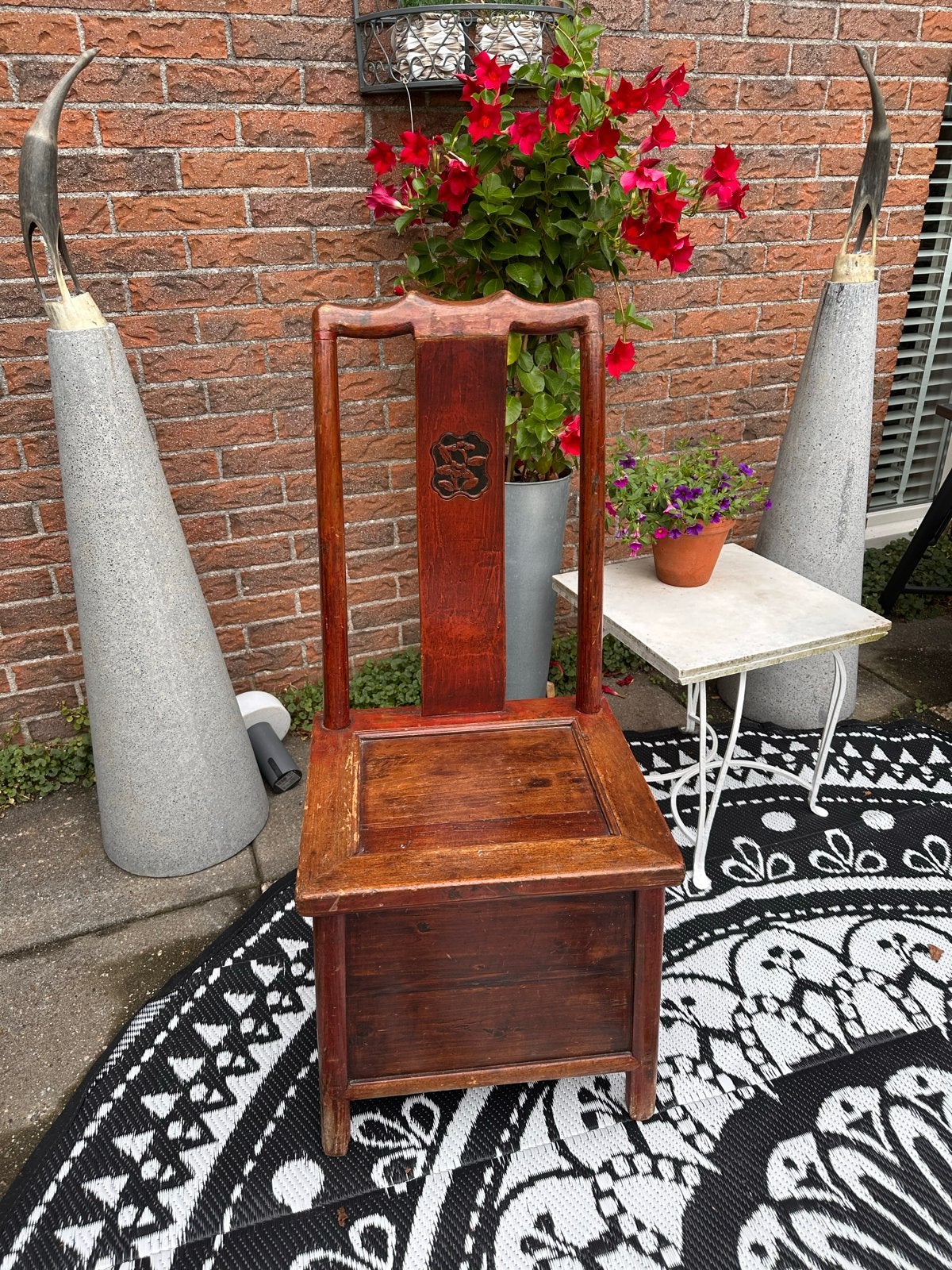 Antieke Chinese stoel met opbergruimte, Ophalen