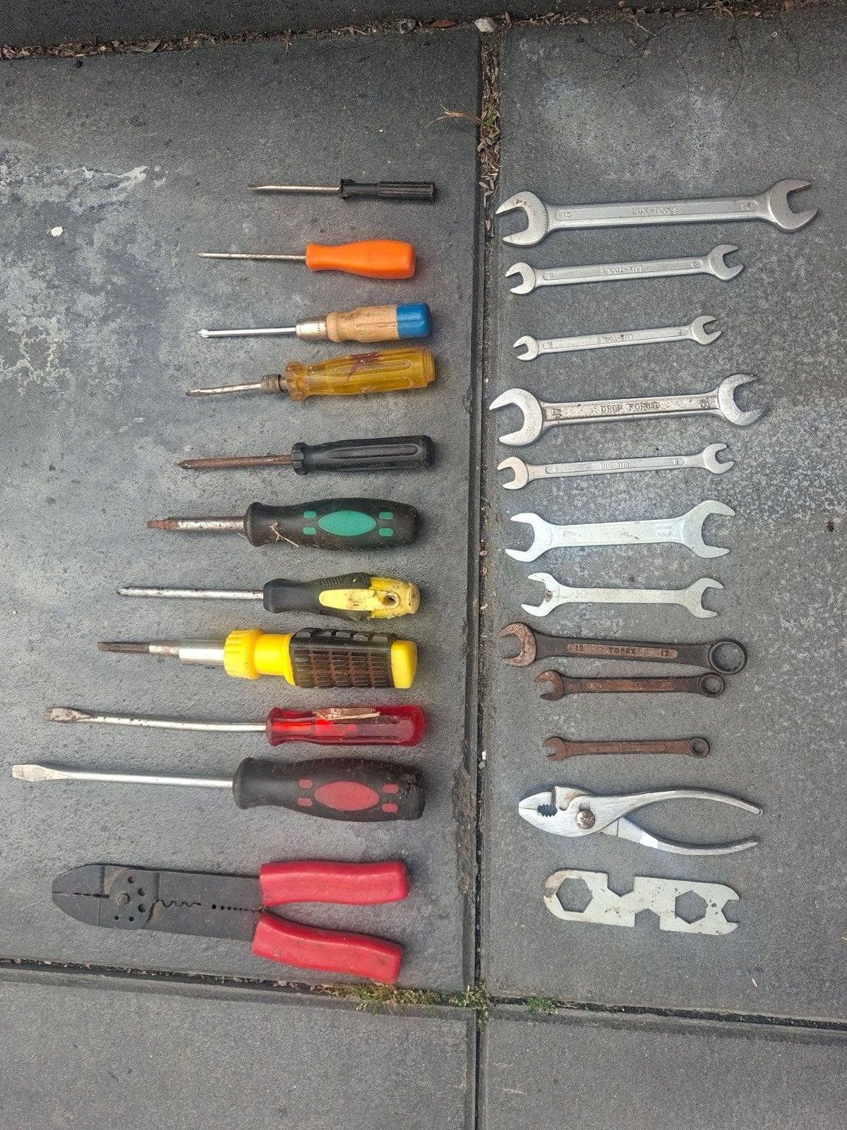 set handgereedschap: schroevendraaiers, sleutels, tang, Doe-het-zelf en Verbouw, Ophalen of Verzenden, Gebruikt, Gereedschapsset
