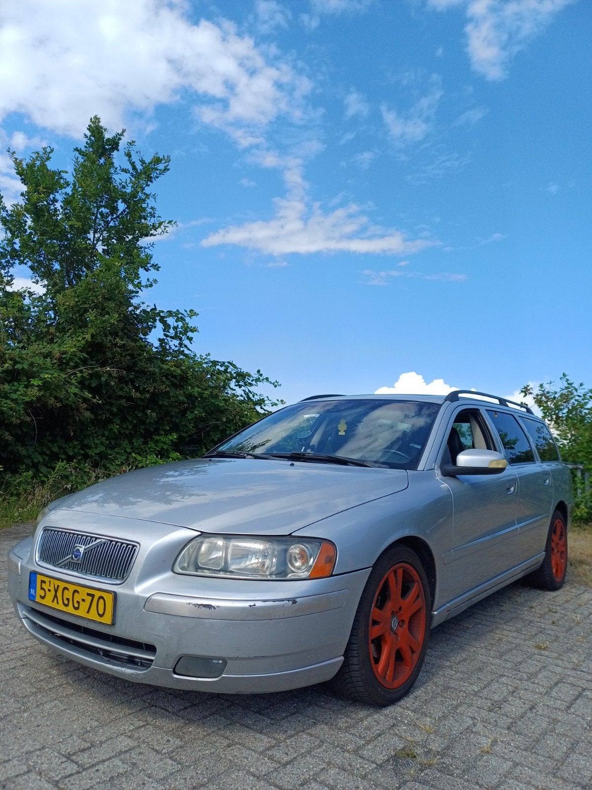 Volvo V70 2.4 D5 220PK Geartronic 2006 Grijs, Auto's, Volvo, 1800 kg, Zwart, Leder en Stof, V70