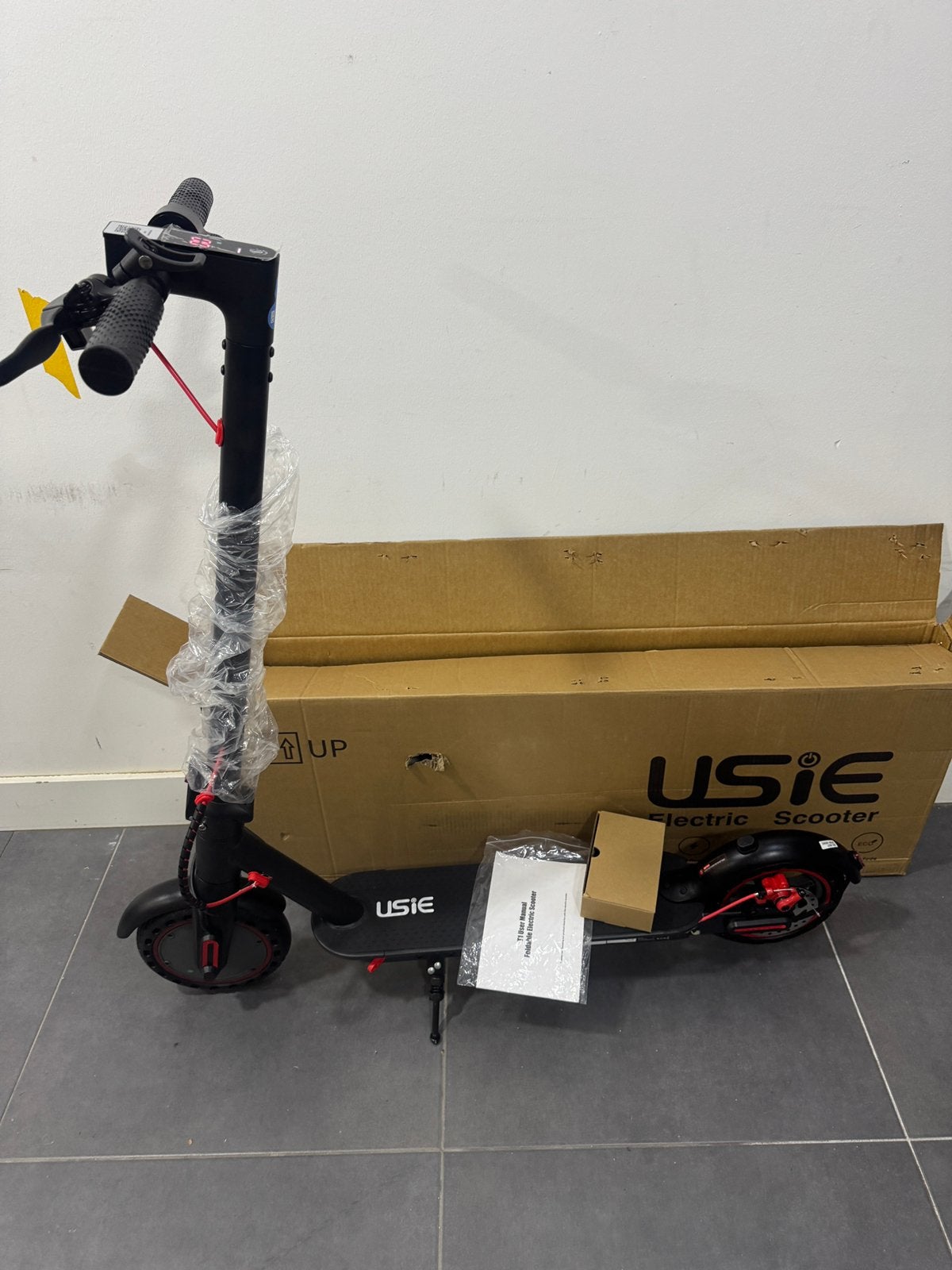 Electrische step nieuw in doos 31 km p/h max, Fietsen en Brommers, Steps, Ophalen, Zo goed als nieuw, Elektrische step (E-scooter)